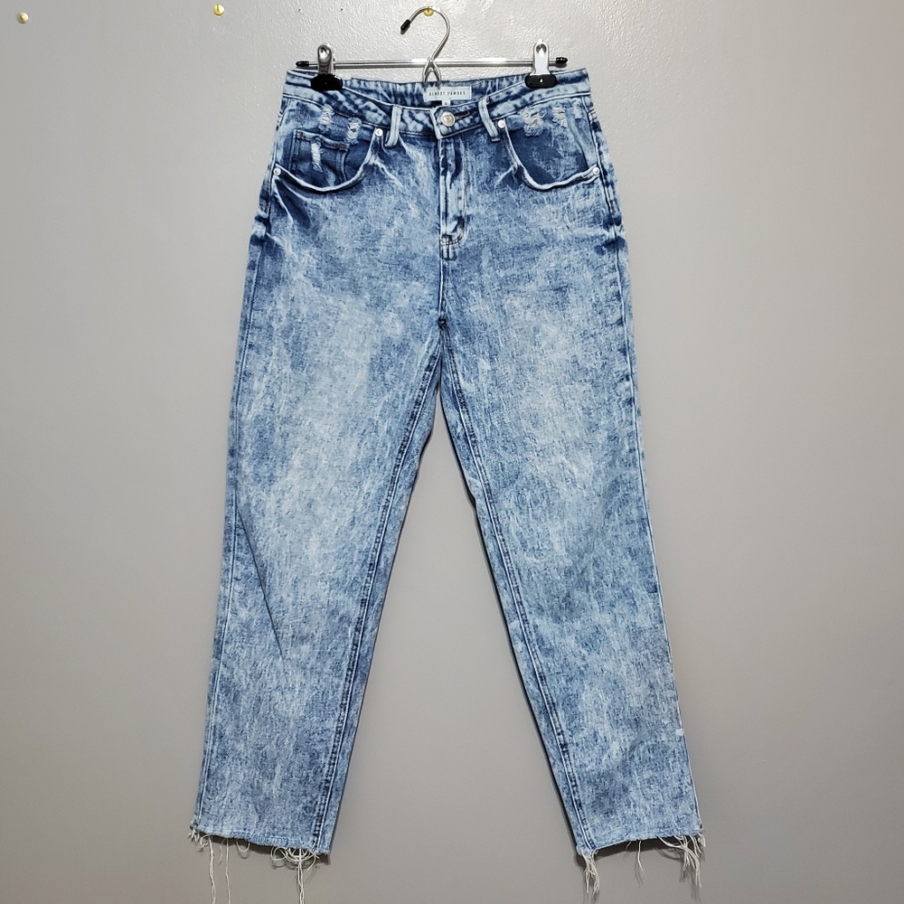Almost Famous Acid Wash Ankle Jeans Raw Hem Size 3